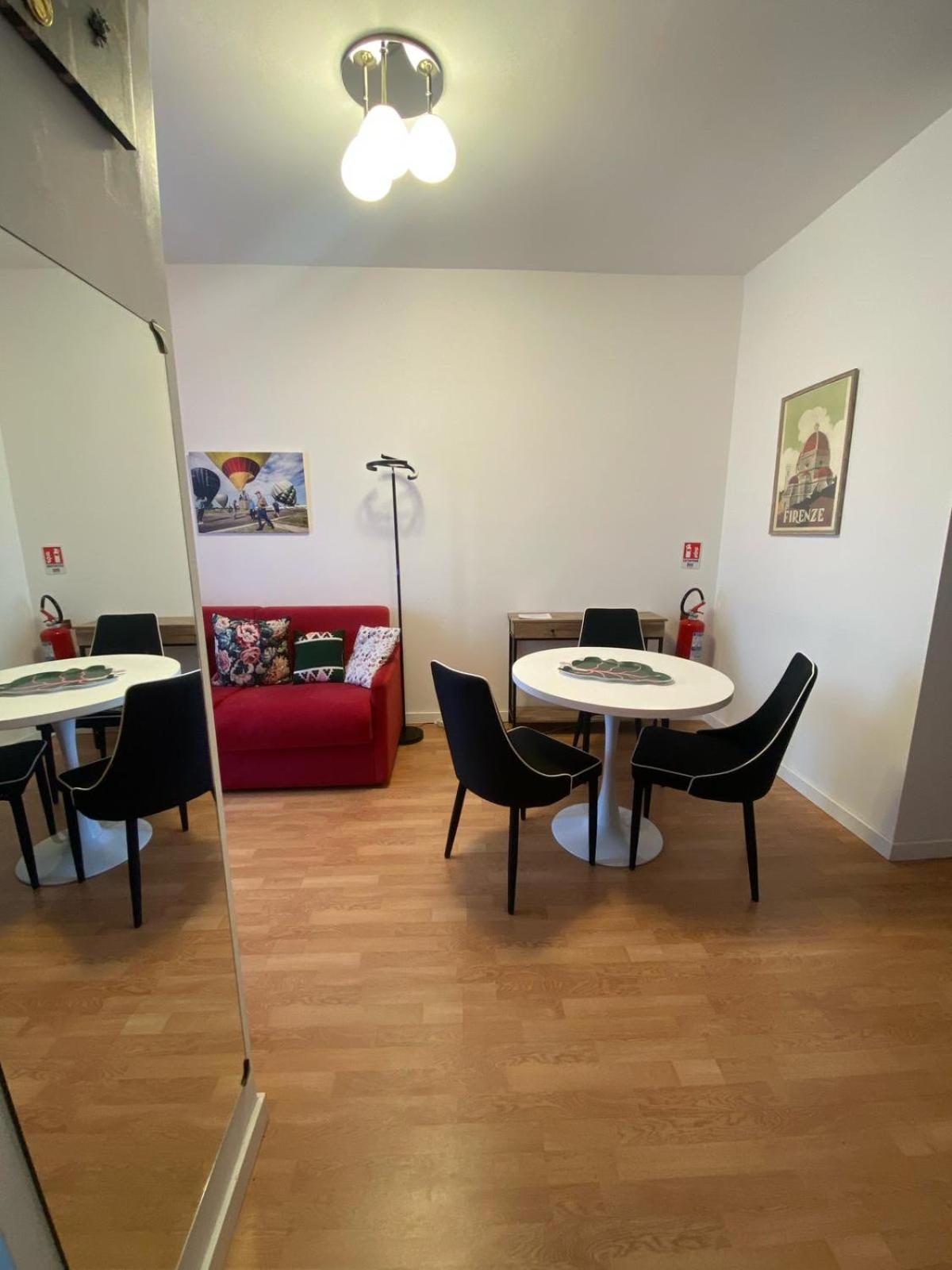 I Host - Scheiwiller 5 * Milán